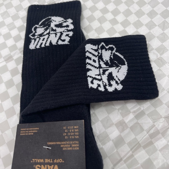 Vans Major Type Crew Socks (1 pair)
with jacquard art of a sinister skull - Picture 4 of 16